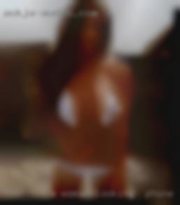 A woman looking for phone sex who knows what she wants.