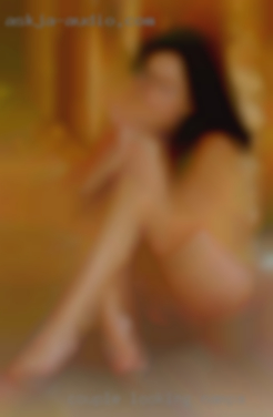 Couple looking for in Nampa female for threesome.